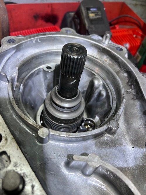 Full removal and strip down of the Audi's rear differential due to the fault message C05ED00 which affects Audi's A4/A5 and Q5 Quattro models manufactured during 2017-2018